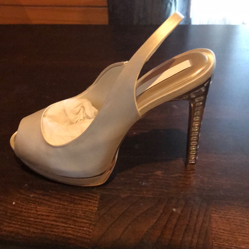 BCBG MAXAZRIA WHITE SATIN CRYSTAL HEELS
